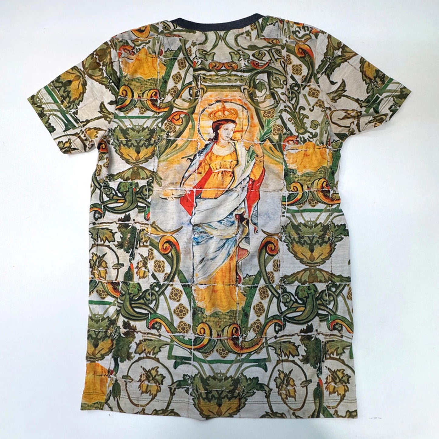 Vintage t-shirt with a female saint print