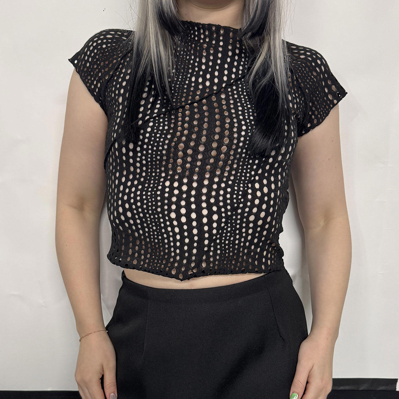 H&M cropped fitted hole tshirt XS