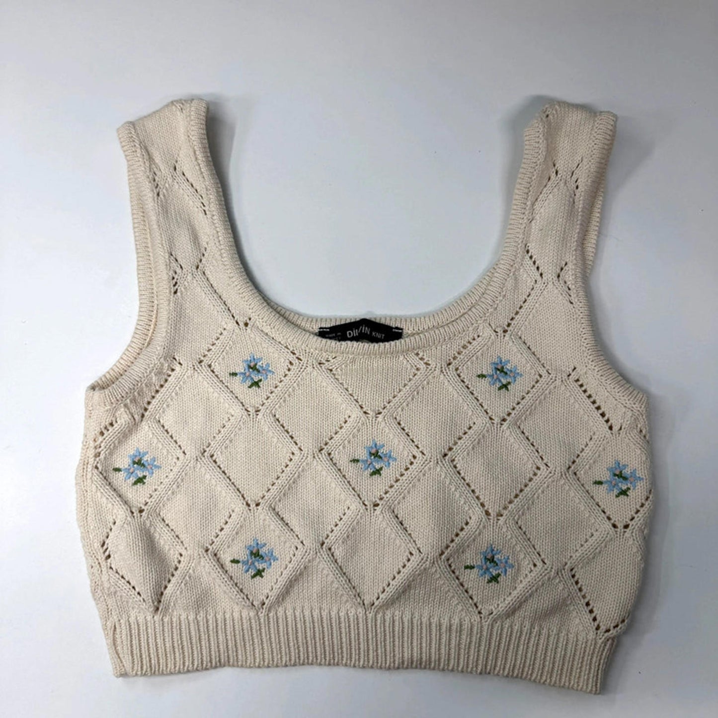 Vintage cream knit crop top with blue flowers