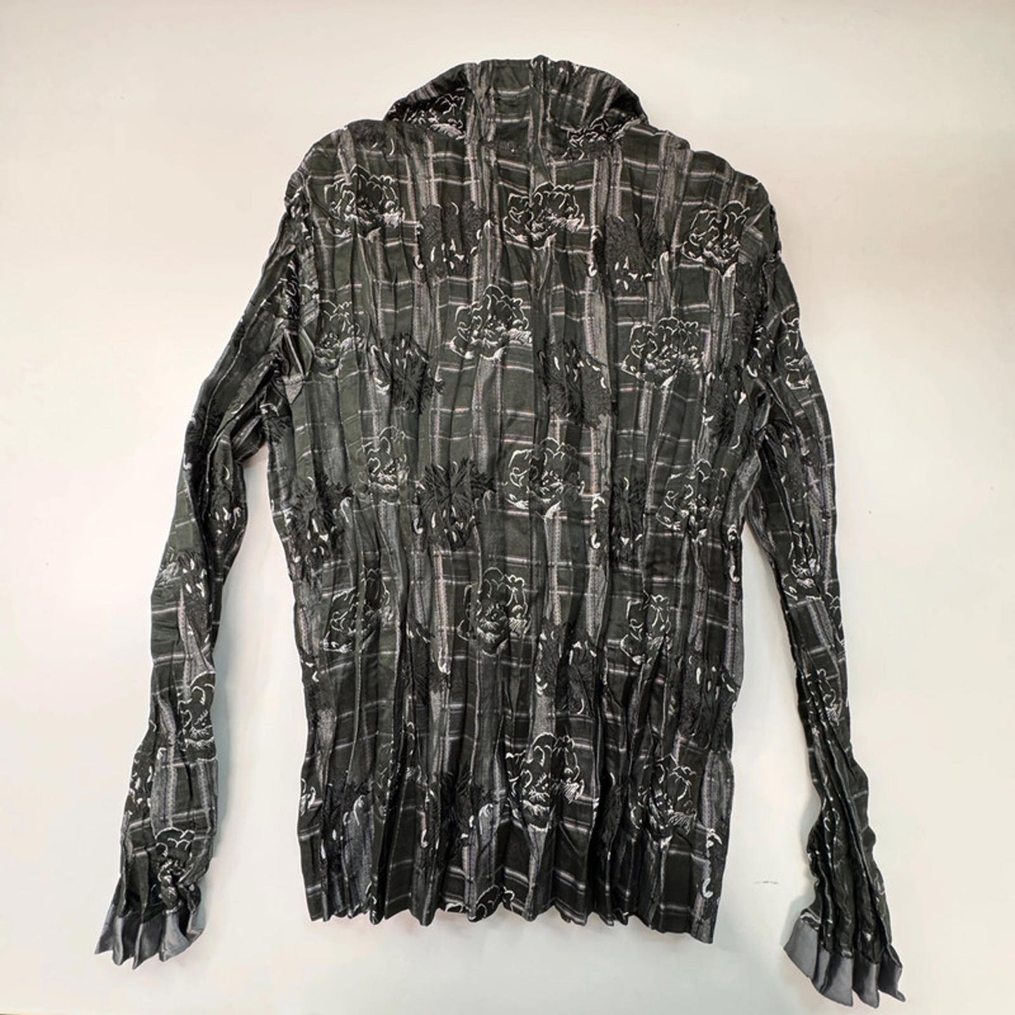 Vintage grey metallic blazer with floral print and crinkled fabric