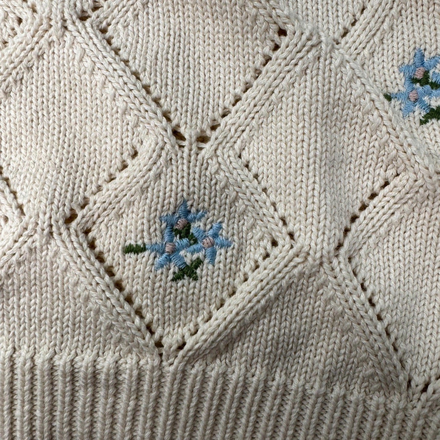 Vintage cream knit crop top with blue flowers