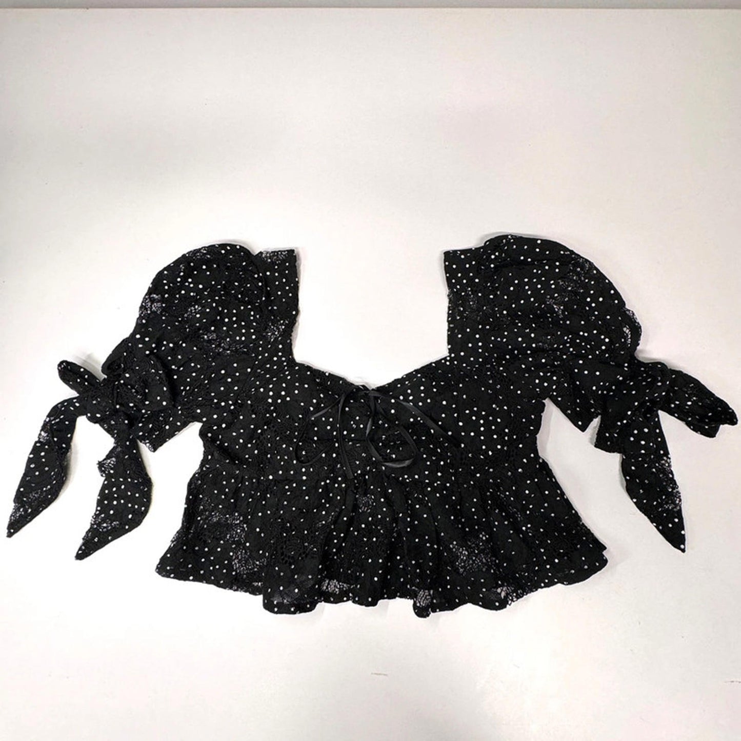 Rihoas black lace crop top with puff sleeves