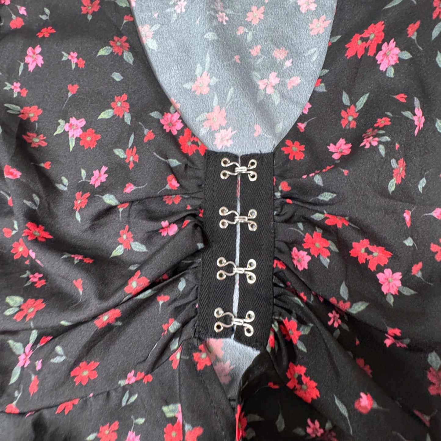 Linjia Shop black crop floral blouse