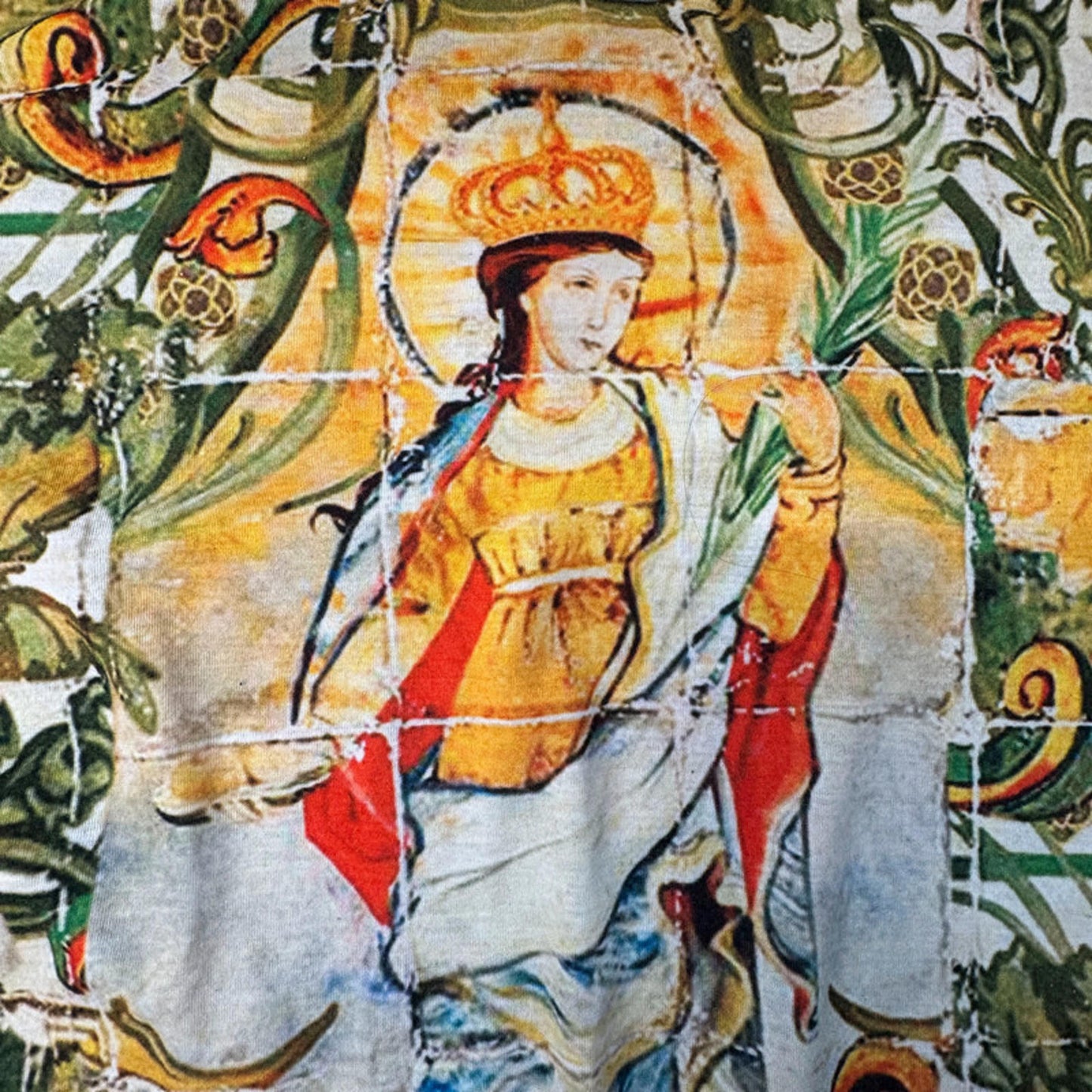 Vintage t-shirt with a female saint print